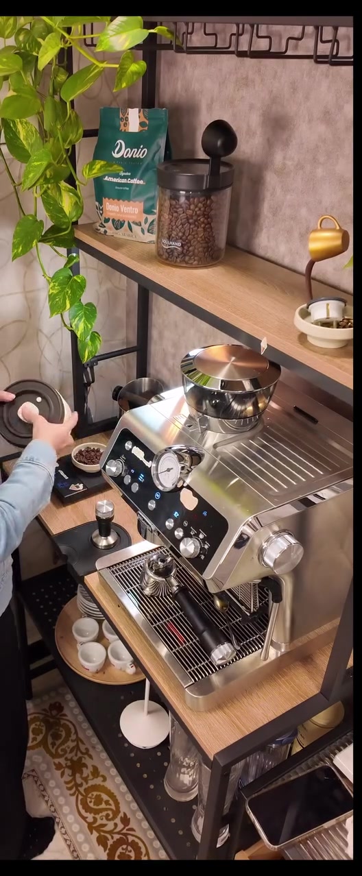 ☕ للبيع | ماكينة ديلونجي La Specialista
ماكينة إسبريسو احترافية بحالة ممتازة، استخدام شخصي وخفيف مع عناية واهتمام كبيرين، وتعمل بكفاءة عالية دون أي مشاكل.

سبب البيع هو الترقية إلى ماكينة أحدث فقط، وليس لوجود أي عطل أو ملاحظة.

مناسبة لعشاق القهوة والراغبين بالحصول على تجربة قهوة منزلية احترافية بسعر 500,000 قفل.

للاستفسار ، يرجى التواصل على الخاص


**إذا كنت صاحب هذا الإعلان وتريد حذفه لأي سبب، رجاءا أرسل رسالة إلى الدعم الفني**