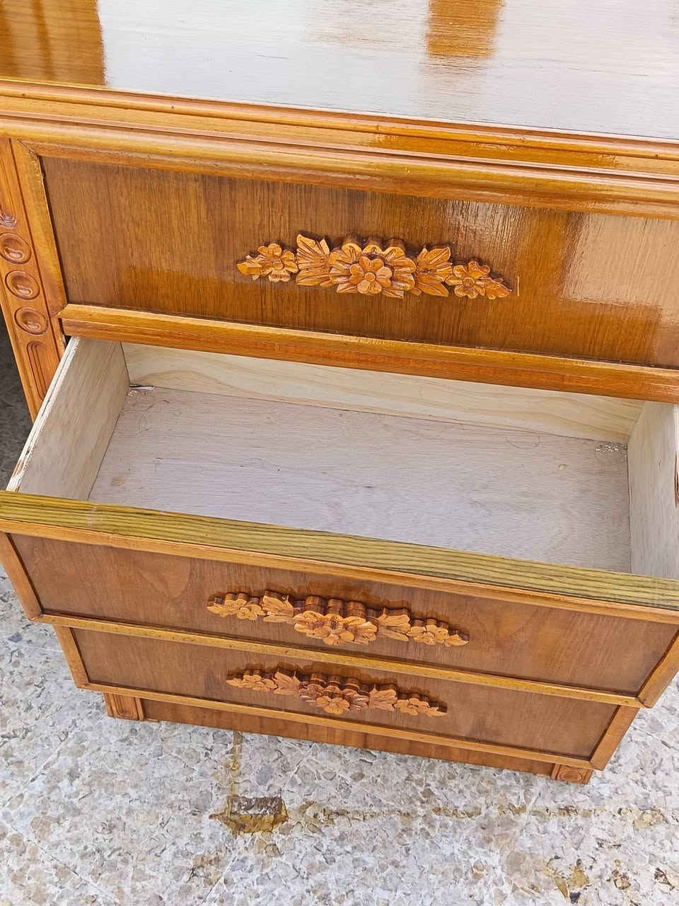 ميز تواليت زان شغل ثقيل العنوان الحدباء خلف مرطبات البحرين مقابل افران زينب الرقم ***********
غير متوجد على الفيس
مستعدون لشراء الغرفه و الكناتير
