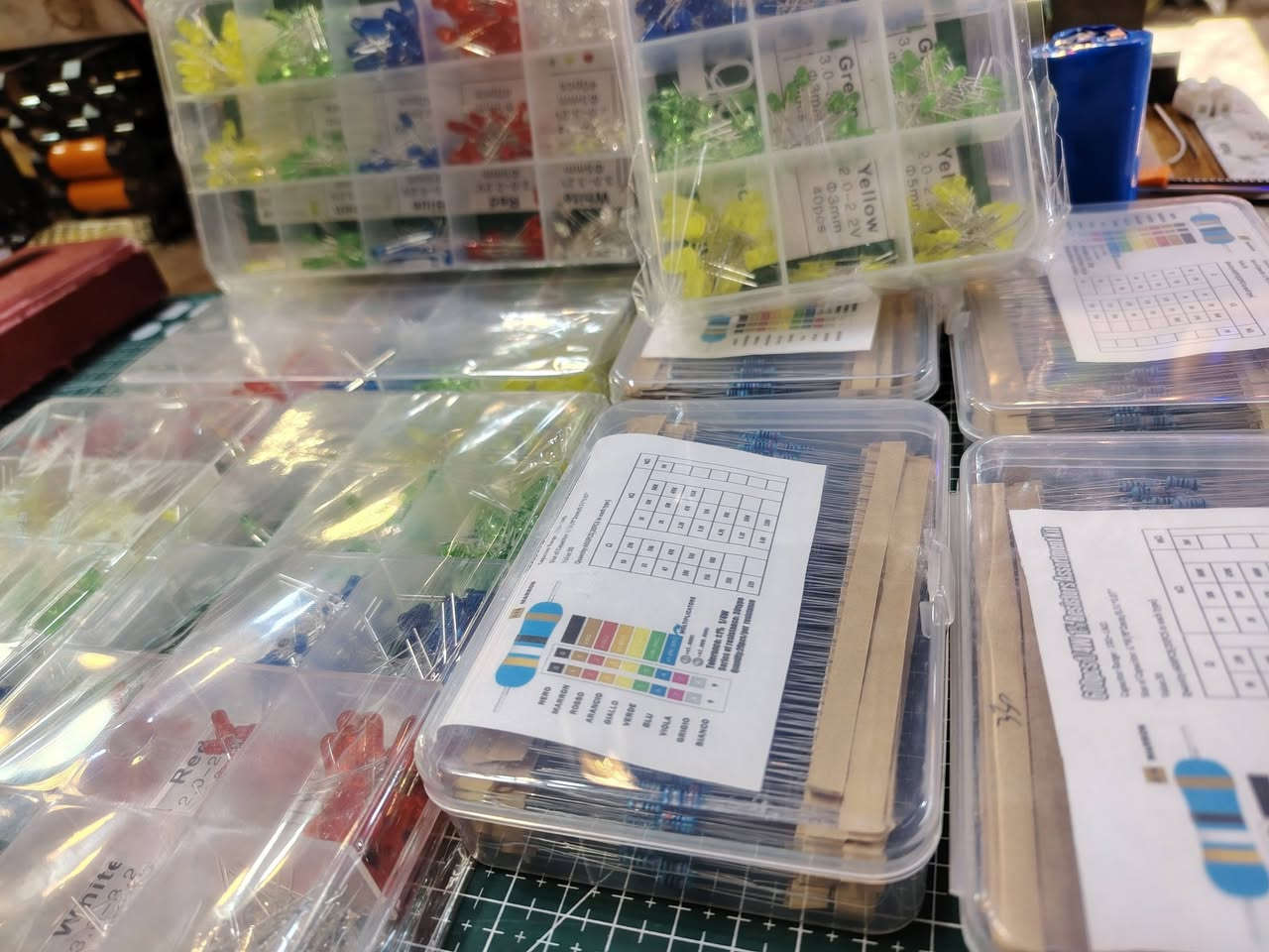 كت مقاومات كل كت يحتوي على 600 مقاومة 
كت لدات 3 أحجام 300 لد 

السعر للكت الواحد 5 آلاف دينار 

للطلب خاص


**إذا كنت صاحب هذا الإعلان وتريد حذفه لأي سبب، رجاءا أرسل رسالة إلى الدعم الفني**