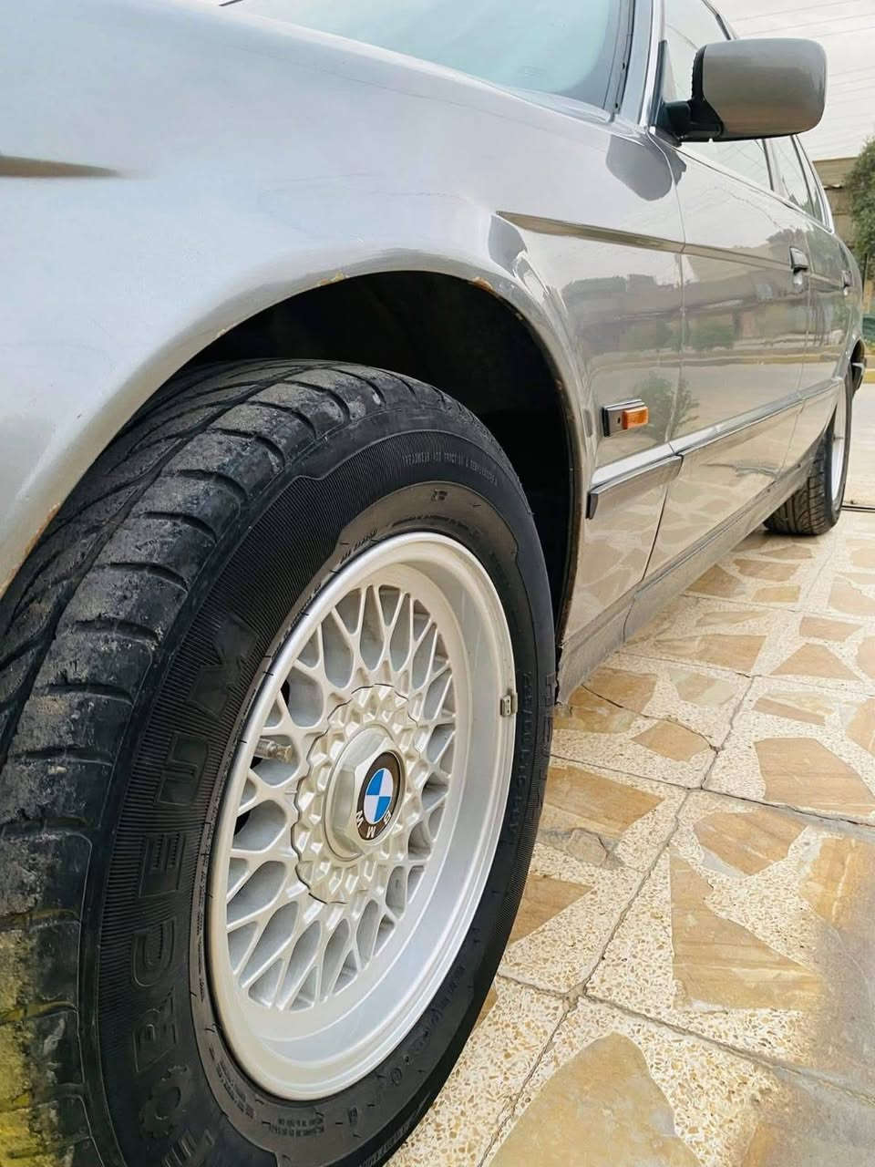 بي ام 525 اصل وارد ياباني موديل 91 بيها ملاحضات بصيطه كير ومحرك شرط رقم نينوى السعر خاص رقم موبايل ***********
