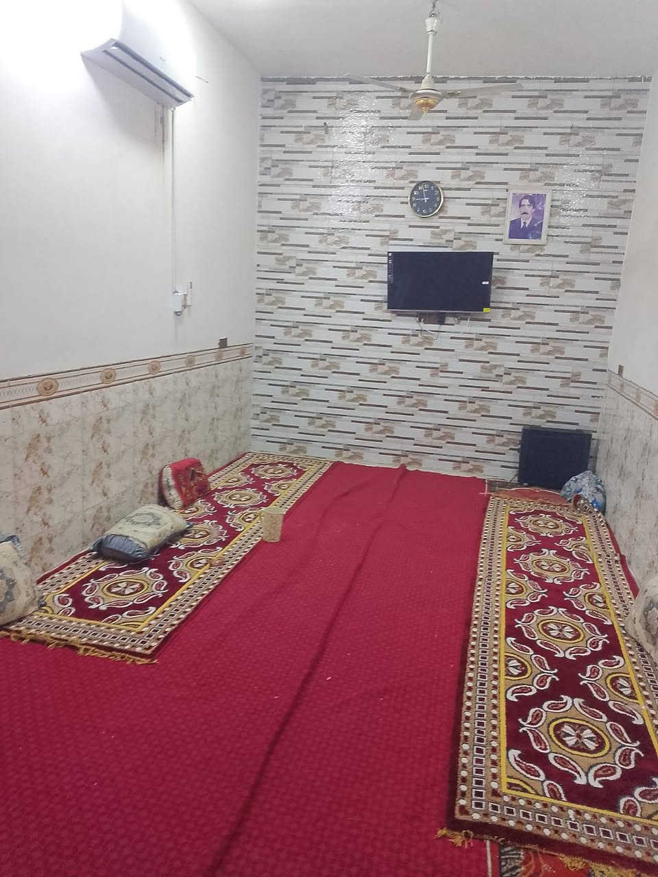 بيت للبيع حي العسكري قرب جامع الإمام الحسين مساحته ٢١٠طابو صرف طابق واحد ***********
