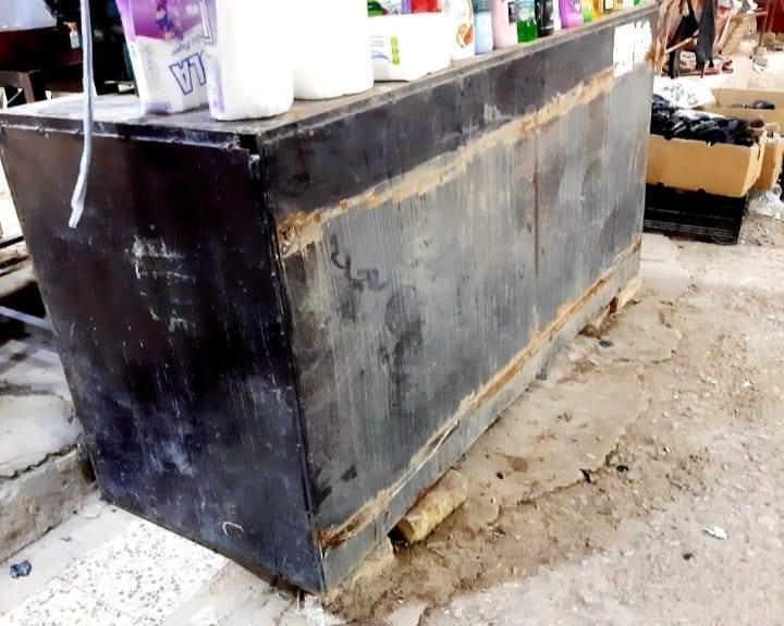 ميز حديد تزكام نظيف ثقيل للبيع انا مكلف بالنشر العنوان الماجديه الشراي اتصل ***********
