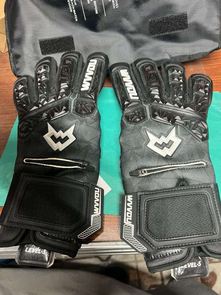 جفوف حارس مرمى 
قياس ٩
السعر ٢٠


**إذا كنت صاحب هذا الإعلان وتريد حذفه لأي سبب، رجاءا أرسل رسالة إلى الدعم الفني**