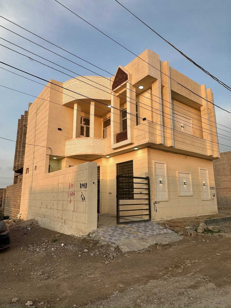 دار للبيع ركن( ديوم منطقة ١٦٠٠٠ الف   ) 
مساحة /100 متر  ركن 
وجه  /10  متر 
نزال /10 متر 
شارع ١٥ متر
قريب كلش من الفلكة 
3 غرف نوم 
مطبخ معزول +هول + استقبال 
صحيات عدد٢ 

***********
