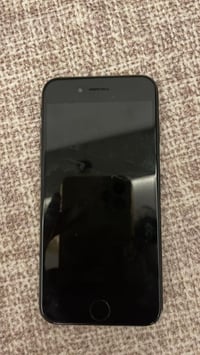 أيفون SE ذاكره ١٢٨ آخر تحديث نازلiOS 26علي بطاريه ٨٨ الوكاله لا معلايه...