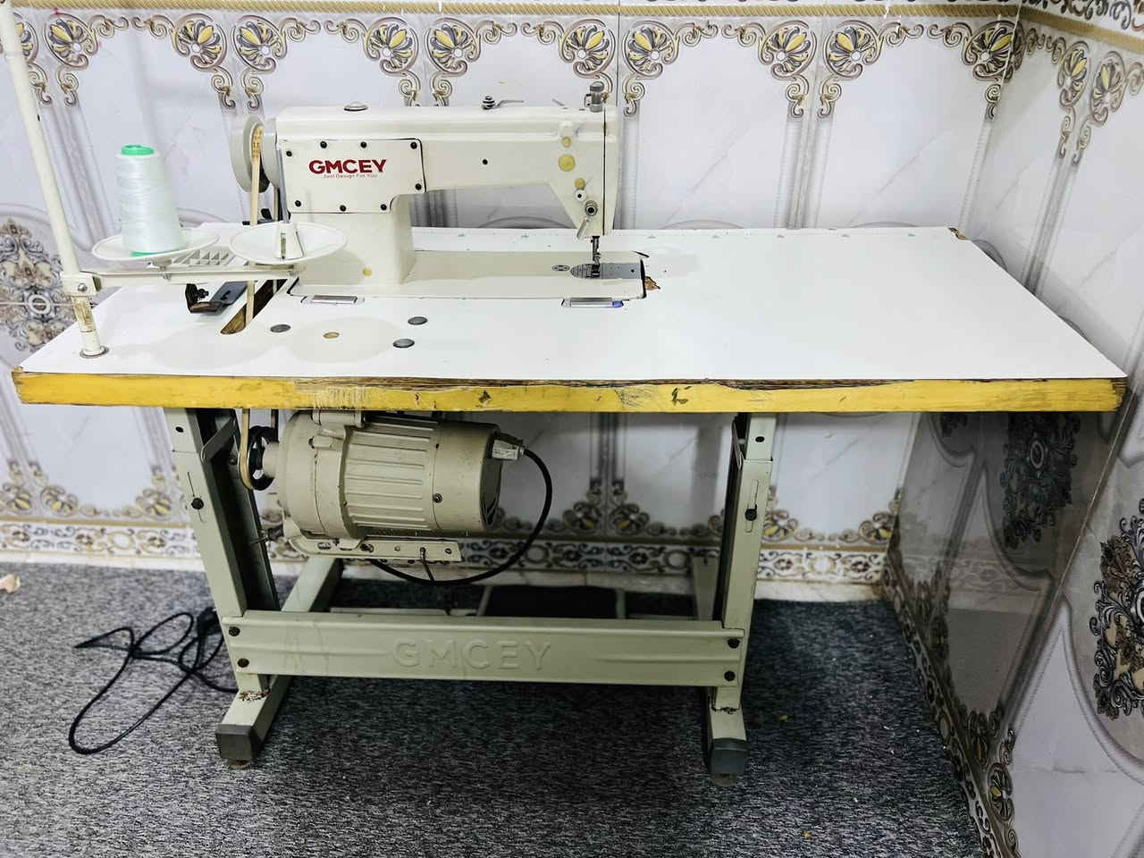 للبيع مكينة خياطة صناعية ويا طاولة

مكينة خياطة صناعية ماركة GMCEY بحالة زينة وتشتغل بدون مشاكل 👍
مناسبة للتفصيل والشغل اليومي (ملابس، درز، شغل ورش).

وياها:
 • طاولة أصلية وثابتة
 • محرك قوي وسريع
 • حامل خيط + بكرة
 • جاهزة للشغل فوراً

💡الماكينة نظيفة ومجربة، ما بيها أعطال، تشتريها وتبدي شغل مباشرة.

مناسبة للي يريد يبدي مشروع أو شغل بالبيت
مكاني كربلاء طويريج 
***********
