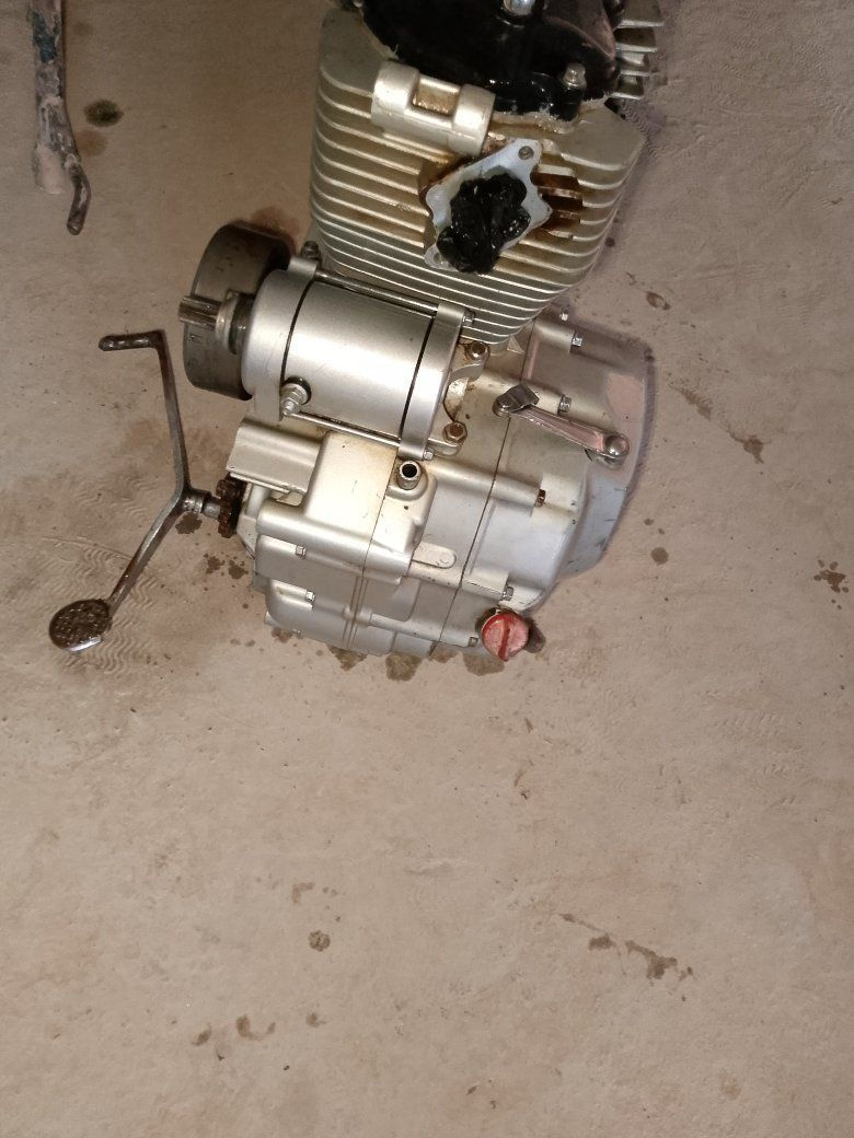 السلام عليكم مكينه سيفان للبيع 90 بيه مجال الستفسار *********** المكينه نضيفه
