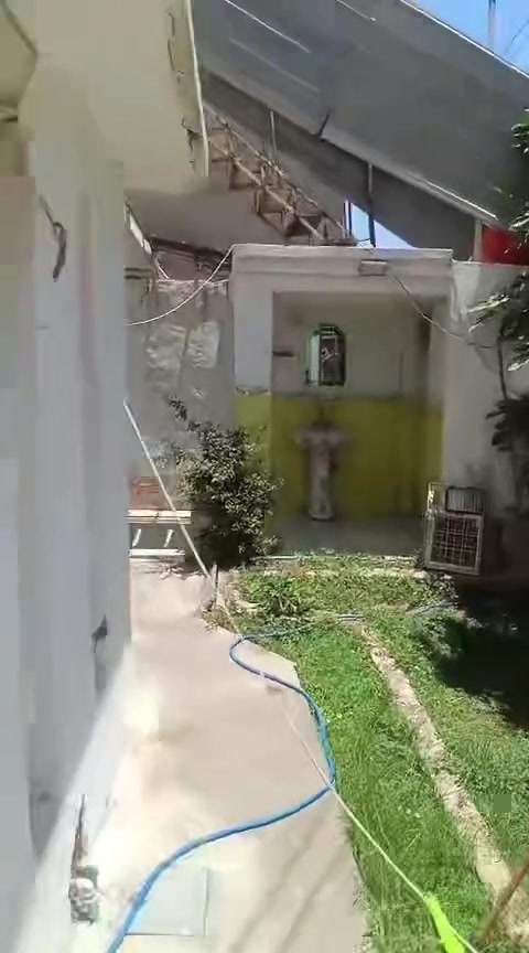 السلام عليكم بيت للأجار في منطقة القادسية شارع الصالونات مجاور شركة اسياسيل للاستفسار الاتصال  ***********
