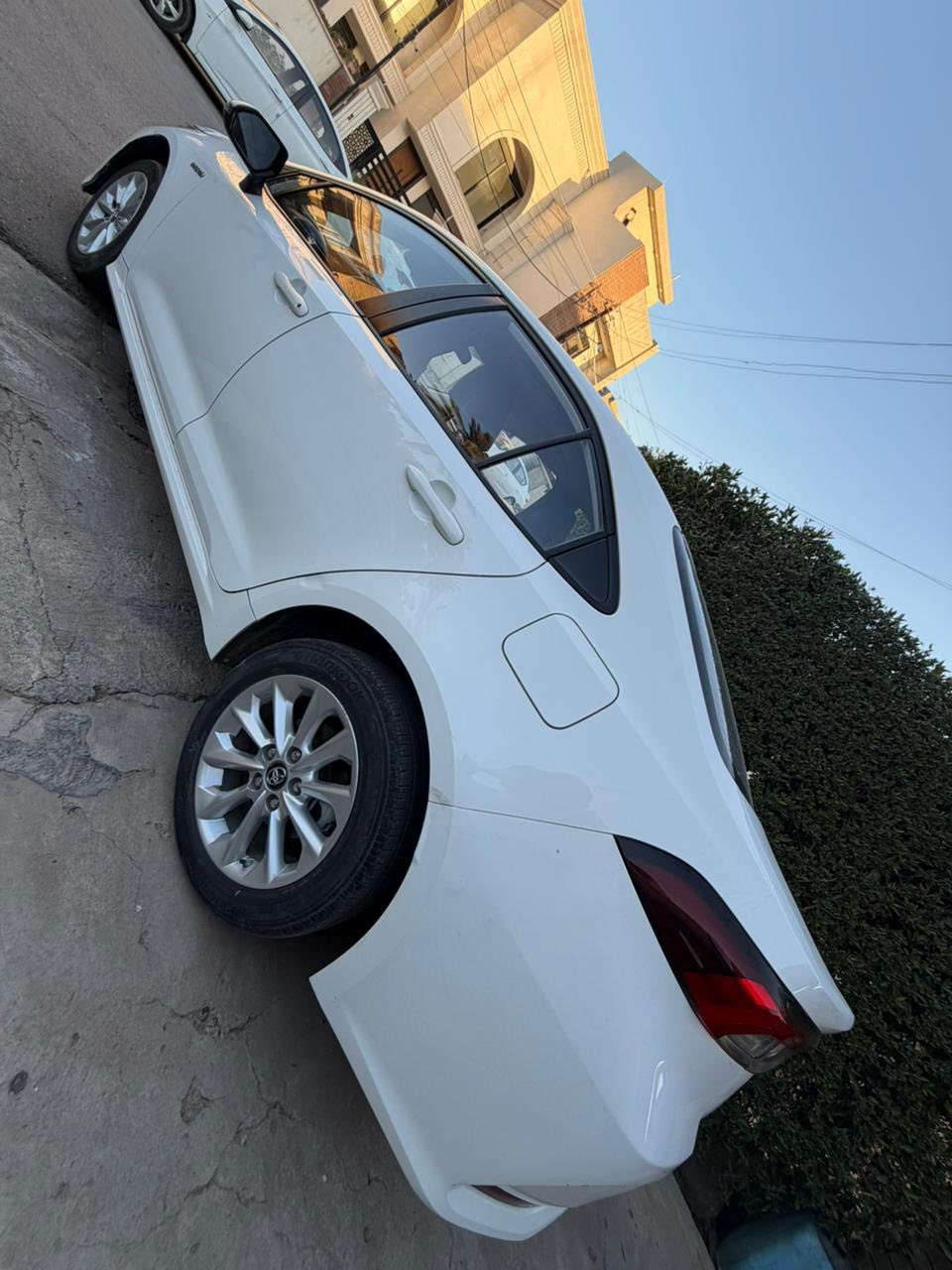 السلام عليكم
كورلا 2023 هايبرد باب اول 
ماشية 27 الف كيلو 
بيها دعامية صبغ ورصعات 3 
فول فتحة بصمة 
كشن جلد احمر 
دخول ذكي رادار تبريد قطعتين 
شاشة كامرة تحكم ستيرن اشاير بل موي 
مكانها منصور 
السعر 140 وبي مجال 
***********
