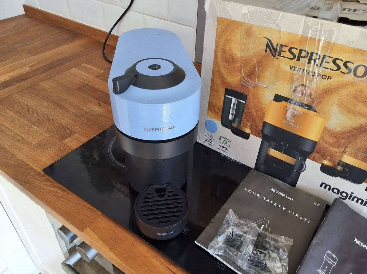 مزاد اعلى سعر ابيع
ماكينة القهوة نسبريسو فيرتو بوب (Nespresso Vertuo Pop) بلون الازرق سمائي . تتميز هذه الماكينة بتصميمها الأنيق والمدمج، وهي مصممة لتناسب أي مكان في المطبخ.


**إذا كنت صاحب هذا الإعلان وتريد حذفه لأي سبب، رجاءا أرسل رسالة إلى الدعم الفني**
