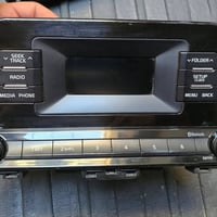 راديو بلوتوث سيراتو موديل ١٩ اصلي اني فاتحه من السياره للبيع  07879034...