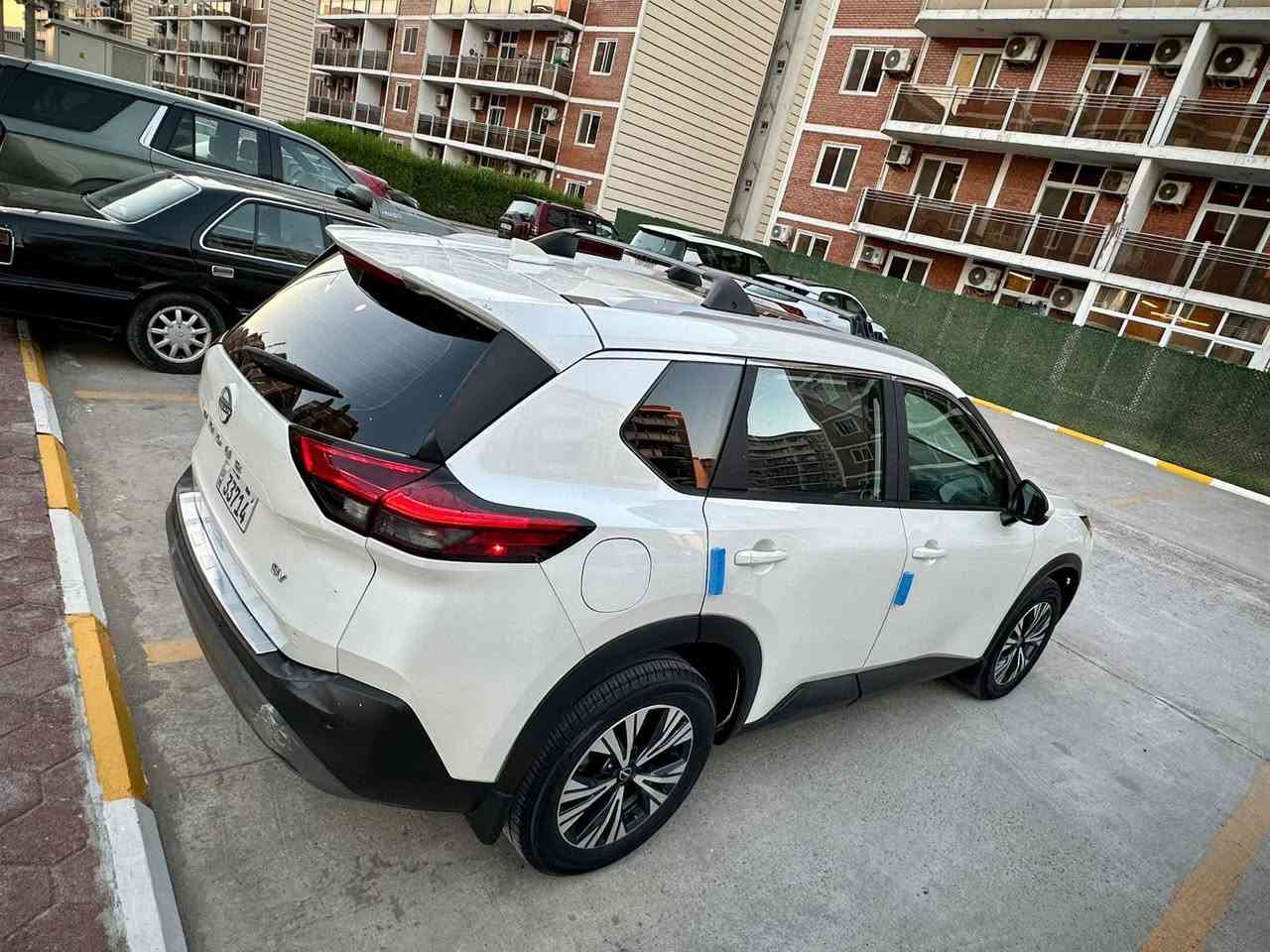 نيسان روج 2023 تيربو 
فول مواصفات بنوراما 
ضرر فقط دعاميه خلفيه وتعدلت نفسها اصليه كلين 
لا ايرباك لا شاصي لا لغد لا صبغ 
تبريد تدفئه 
وكشنات ستيرن  تدفئه 
لداخل جلد 
بصمه اربع ابواب 
بردات خلفيه 
رادار امامي خلفي جانبي 
كاميرا حساسات خلفيه 
رقم بغداد بأسمي تحويل مباشر وارد امريكي  *********** عنوان بغداد حي العدل 
رقم الشاصي 5N1BT3BA9PC678175
