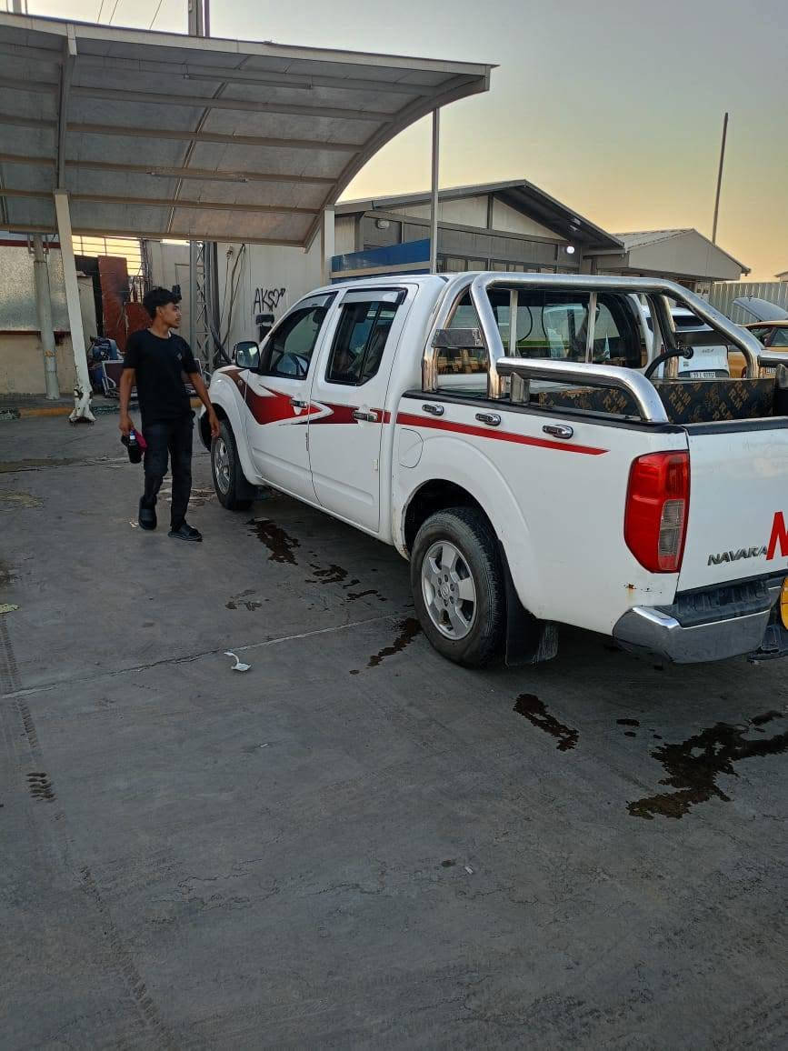 نيفاره ٢٠٠٩ بيه صبغ باب محرك وكير محور بطه ٢٥٠٠ رقم شمالي السعر٨٠ وبيه مجال قليل المكان بغداد الاتصال ***********
