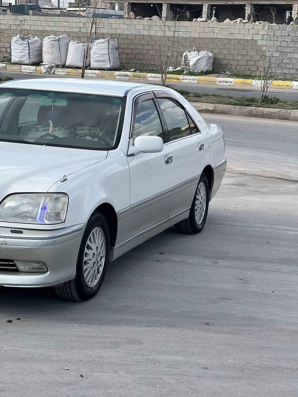 مـاشـەڵـاا مـەلـیـکـە مـووس
مـۆدێـل :2001
مەکینە:دیفۆڕی گەورە 175
کامل گیانی بەشەرت وایەرمەنی ڕۆنی گێڕو مەکینەی گۆڕاوە پاتری تازەی لەسەرە ساردو گەرمی مەزبوتە سەیارەکە یەک سەنت مەسرەفی نیە هی ماڵانە هی مەعرەز نیە 
چوار تایەو ویلی لۆک لۆکی لەسەرە 
بەس شوێن موسی بۆیاخە بە شەرتی کەڤەرو دەعمو لێ دراو هەتا فەحسی هەموو گیانی نەکەی نایەڵم بیوەی
سۆنەرەکەیم داناوە 
سعریشی 44گڵا قوفڵ قوفڵ بۆ مەعمەلە تەلەفون مەکە
شوێن:دەربەندیخان
ژ.م:***********
ژ.م:***********
