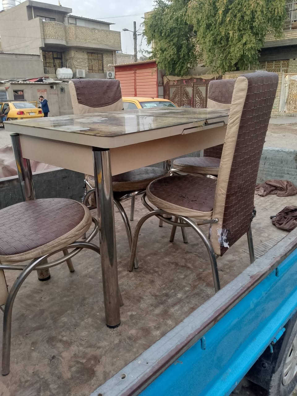 سلام عليكم عدي ميز طعام نضيف هوة وكراسية سعر 60 مكان بغداد مدينة الصدر رقم الهاتف ***********
