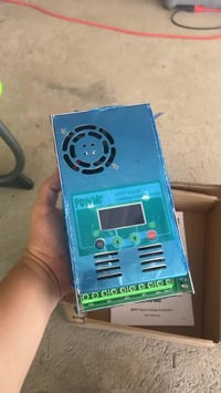 منظم طاقة شمسية • للبيع