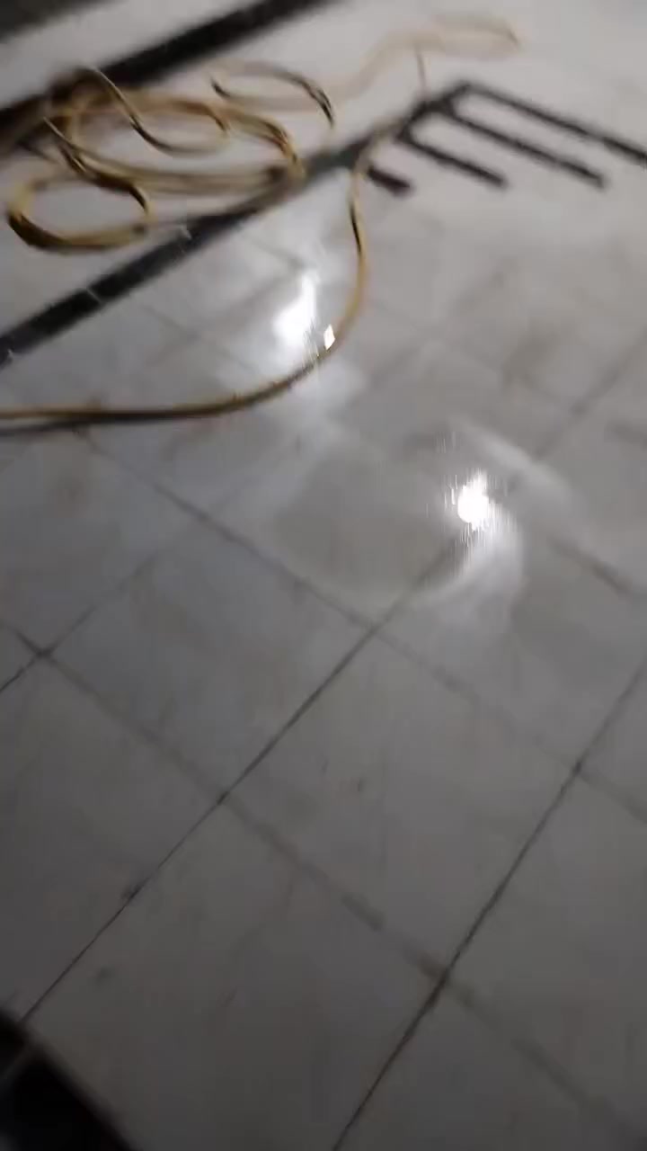 دار طابوا صرف مساحه ٢٢٠متر طابقين ٣غرف نوم مع صاله كبيره هول مجمع صحيات حديقه كراج سياره موقع ممتاز كافه الخدما طويريج حي الشهداء الشارع العريض فرع ٤ تفاصيل على الخاص مكتب حيدر للعقار *********** السعر ١٦٠ مليون مع المجال بسيط
