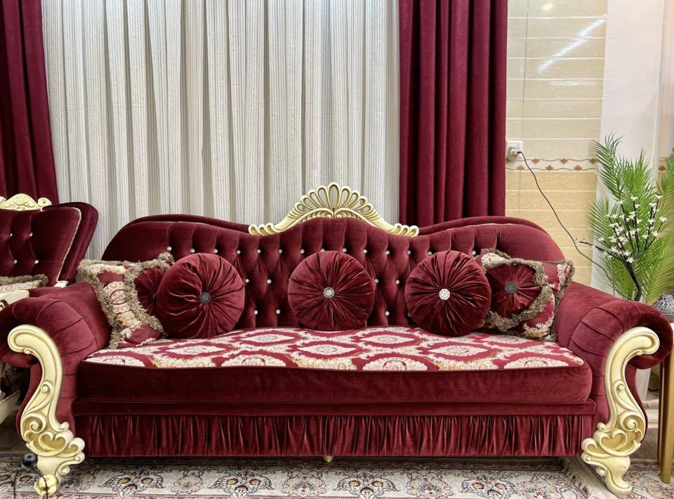 تاقم قەنەفەی ١٠ نەفەری کلاسیکی تورکی بۆ فرۆشتن
تەنها بەشی ژێری دوو نەفەرییەکەی تەختەکەی شکاوە و چاک ئەکرێت و بەسیتە… زۆر تازە و جوان و خاوێنە… شوێن دانیشتنەکەشی بەرگە و دەرئەکرێت بۆ شۆردن
٦٥٠ هەزار و کەمێک مامەڵە… موشتەری نیت نامە مەنێرە تکایە
لە سلێمانی       ***********
