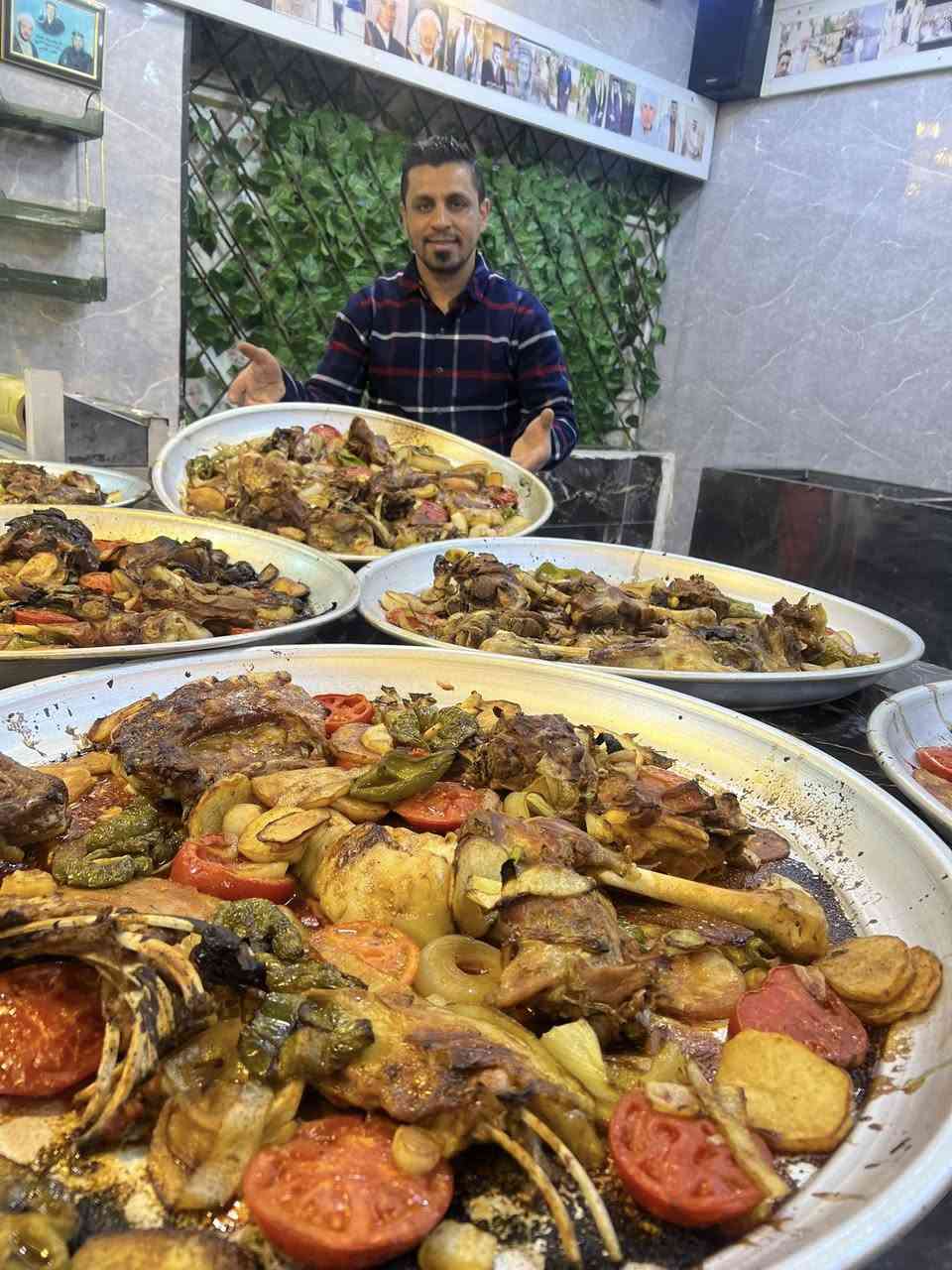 مطبخ مندي  بإدارة الحاج حسين الصفافير  مستعدون لتجهيز جميع المجالس الحسينية وجميع مناسباتكم 
ربع دجاج ع تمن+كاسة مركة+خبز عدد2+ماعون مقبلات ب ٤٠٠٠
نص دجاج ع تمن + كاستين مركة
 +خبزعدد2 +ماعون مقبلات  ب٨٠٠٠
دجاجة ع تمن +كاستين مركة+ وخبز عدد2+ ماعون مقبلات ب١٥
ماعون تمن +كاسة مركة+خبز1+ماعون مقبلات ب٢٠٠٠
سمج تكلا +ماعون تمن احمر+خبز ب٣و٥٠٠
العنوان قرب كراج واعي 
 الاستفسار
 ***********
‏‪0781 992 7755‬‏
