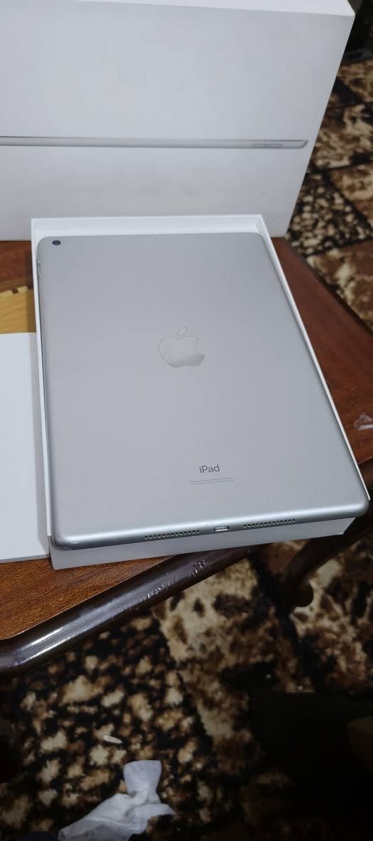 سلام عليكم ايباد 9 ذاكره 64GB 
جديد الجهاز كدامكم اخذته ب 430 قبل فتره واريد ابيعه ب 200 وبي مجال للقافل عليه الجهاز كدامكم جديد و كارتونته وياه

للتواصل ***********

