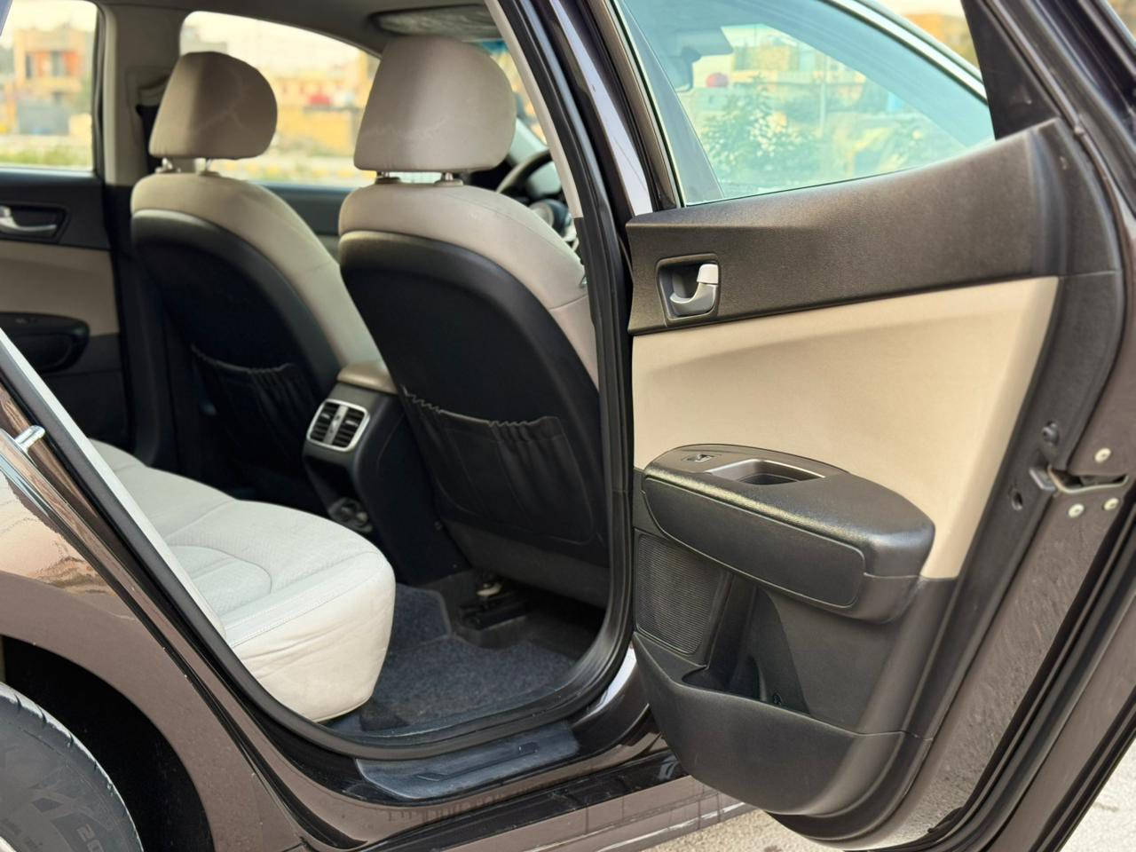 السلام عليكم كيا اوبتما خليجي موديل 2019 خليجي محرك 2000 دوش كفاله عامه لا ضربه ولا صبغ ولا بارد لونهة كرزي كرزي
مكينه 2000 دوش ممفتوح بيهة برغي ع الشركة 
سيارة جديدة جدا تخم تاير حداديه شرط الفحص ماشيه 123 الف كم 
السيارة ع وضع الشركة مناقصهة اي شي 
حساس امامي خلفي شفتات ستيرن 
لد امامي باقي المواصفات المعروفه 
السعر 180 مكاني واسط قضاء الحي تحويل مباشر 
***********
***********
