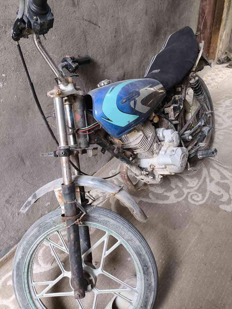 السلام عليكم دراجه للبيع طافيه ما صارلها هواي من طفت سعر ١٥٠ وبيها مجال مكاني هوير منطقه الخاص ***********
