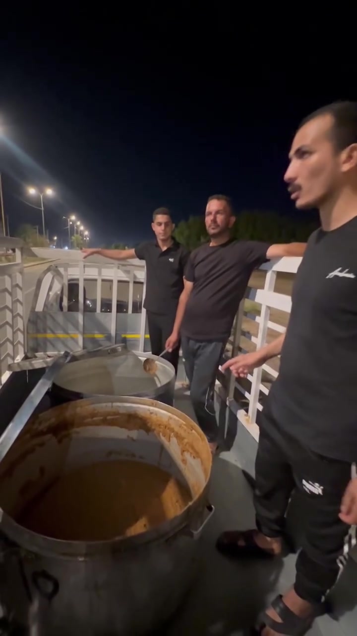 هذه الصورة تعكس روح التعاون في ناحية النيل وحرص على العوائل المحتاجة.

نتقدم بالشكر والتقدير إلى احد خدام الإمام الحسين (ع) الذي تبرع اليوم بحصة طبخ  تمن وقيمة دعماً للعوائل الفقيرة والمتعففة، سائلين الله تعالى أن يجعلها في ميزان حسناته وأن يبارك له في رزقه وأهله.

ونتمنى من الجميع أن يحذوا حذو الأخ أبو علي في فعل الخير ومساعدة المحتاجين، فبالتكافل والتعاون نستطيع أن نخفف معاناة الكثير من العوائل المستحقة.

ونحن جاهزون بسيارتنا لاستلام التبرعات وإيصالها إلى العوائل المحتاجة بكل أمانة.

جزى الله أهل الخير خير الجزاء، ولكم الأجر والثواب بحق الإمام الحسين (ع)


**إذا كنت صاحب هذا الإعلان وتريد حذفه لأي سبب، رجاءا أرسل رسالة إلى الدعم الفني**