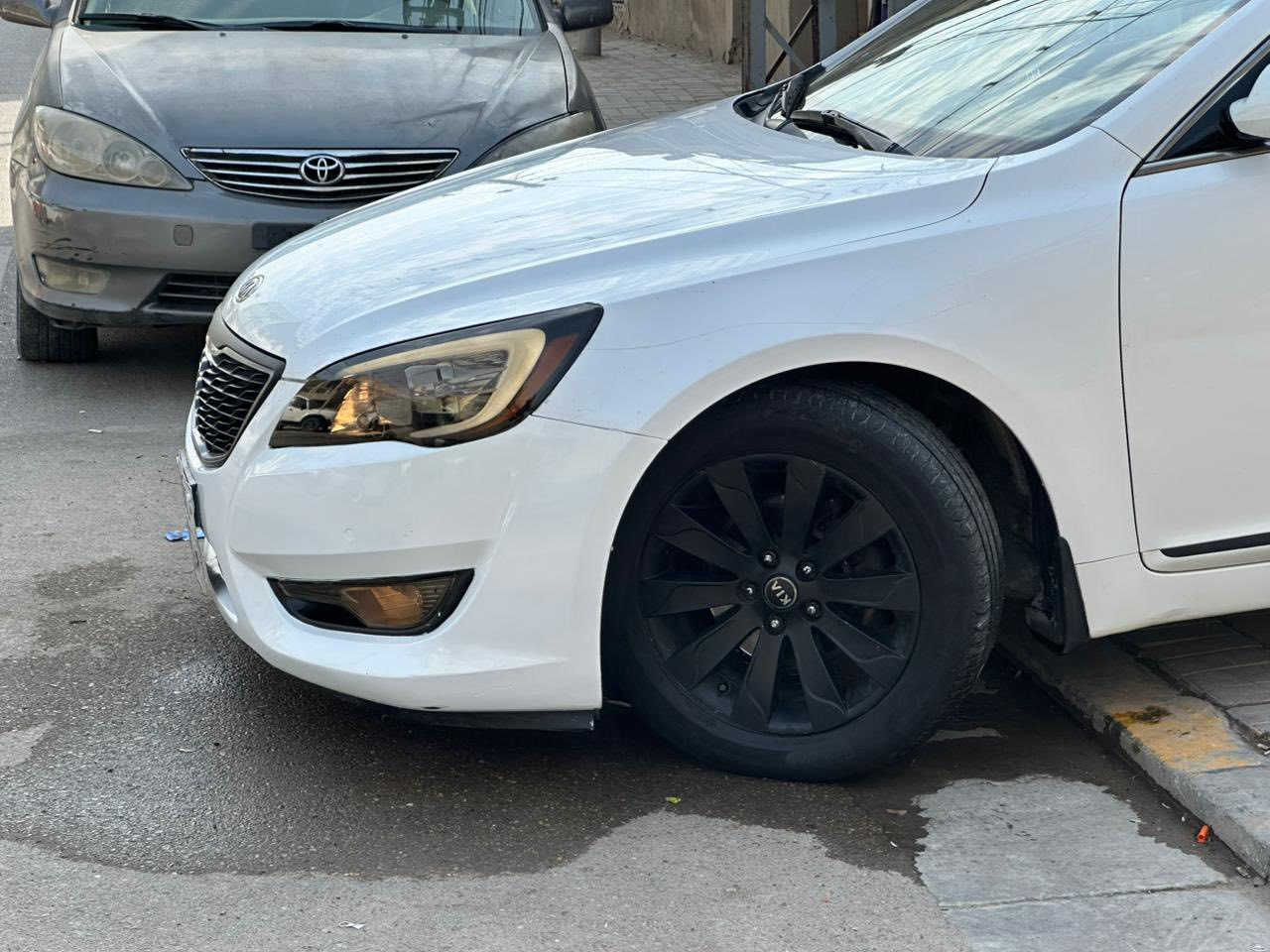 كيا كادنزا خليجي موديل 2011
رقم شمالي 
الموصفات فول 
عده البصمه 
صدر امامي
صدر خليفي جديد 
كير جديد وبي ضمان 
تبريد جديد 
السعر 110 وبي مجال 
صبغ دعاميات وهلال الجاملغ الخلفي 

***********
