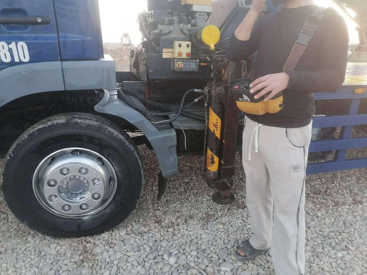 السلام عليكم سياره اتيكو للبيع موديل 2004  محرك 6 سرندر 8 برغي كرين اطلس ألماني ريمونت رقم سليمانيه شرط التحويل سياره مكفوله كفاله عامه تخم تاير باتريات جدد طول البدي ٦وربع تفاصيل أكثر اتصل *********** مكان السياره ديالى كنعان السعر ٣ دفاتر وبيهه مجال
