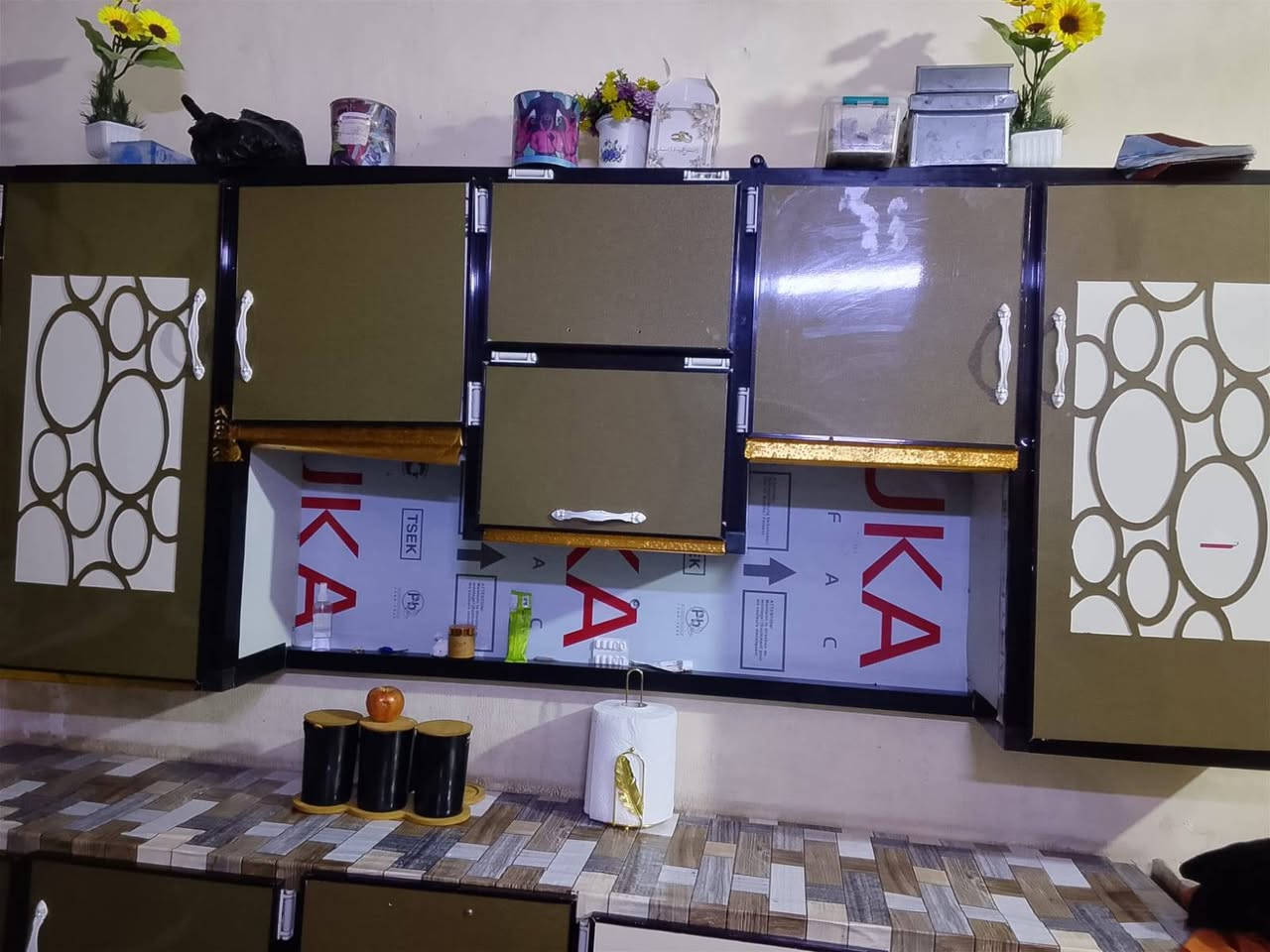 السلام عليكم اخواني عندي كاونتر للبيع الشراي يتصل على الرقم ***********
