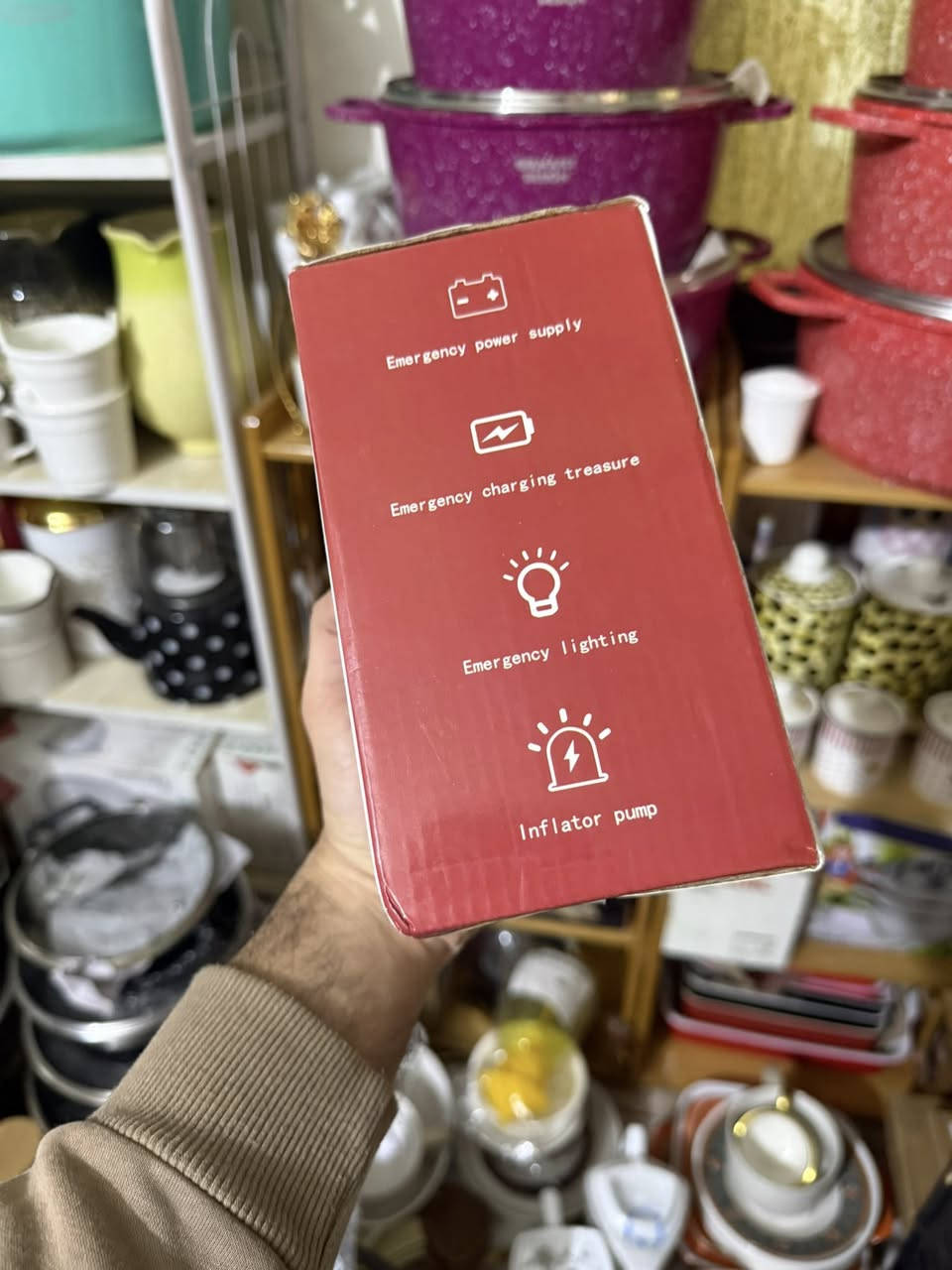 سلام عليكم 
غراض سيارة شاحن باتريات +يحتوي على اضاءة ومنبه 
***********
