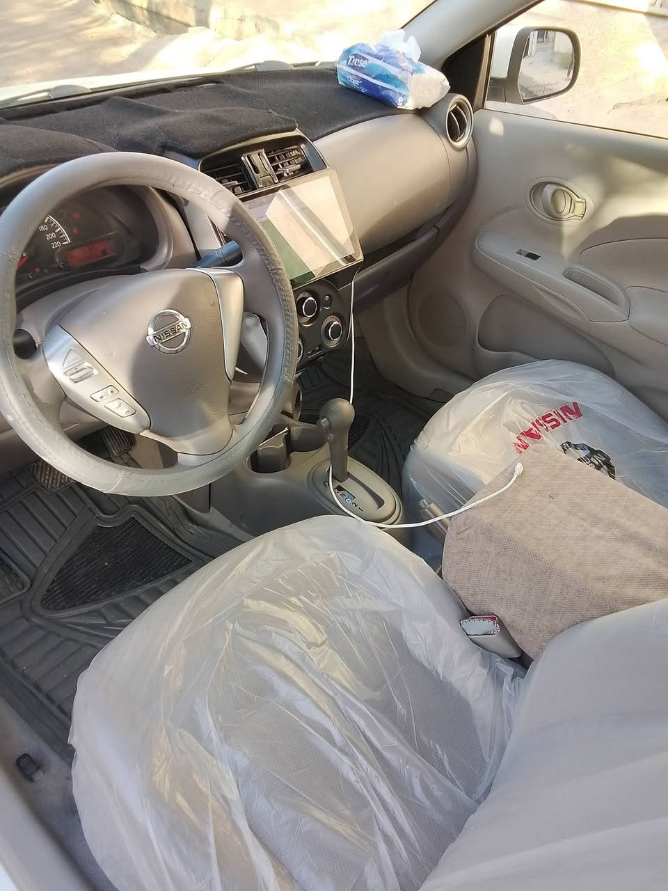 نيسان صني هندي
موديل 2021
ماشيا 114الف
ملاحظة شبر بخ يم قبر البانزين 
والسعر 108 مجال بسيط 
***********
