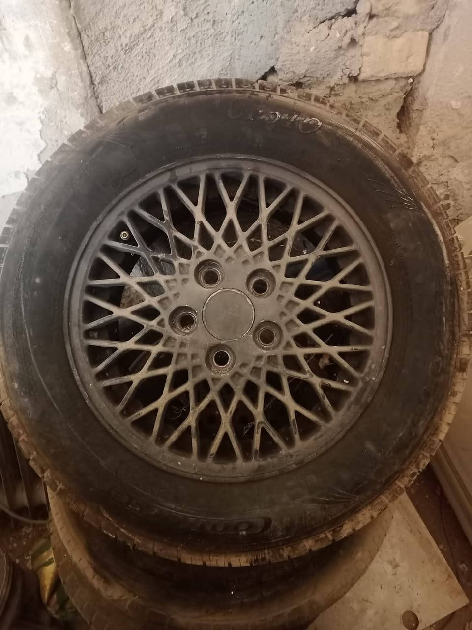 سلام عليكم. ويلات حجم 20 و 15. مع التايرات رقم الهاتف  ‏‪0781 426 8254‬‏
