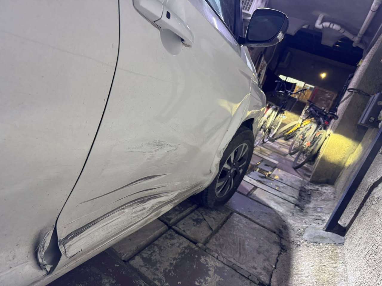 السلام عليكم للبيع سيارة سازوكي سوفت موديل 2025 ماشية 4000 كليلو على حادثه حرة باسمي للاتصال *********** مكان السيارة بغداد منطقة صليخ
