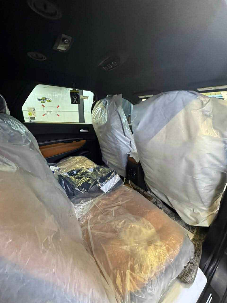 🟡 للبيع   2021 Dodge Dourngo 🟡
🔴 المركبة :  دوج دورنكو 2021 (بلاك اديشن )
🔴 الرقم : السيارة رقم سليمانية
 السنوية بأسمي تحويل مباشر للمشتري
🔴  الحادث : خلفي فقط باب الصندوق و مبدل بلادي نفس اللون
🔴 الايرباكات :  بدون ايرباك
🔴 العداد :49000 Mi
🔴 عدد 2 بصمة
المواصفات 
✅ محرك 6 سلندر
✅ لايتات زينون عالي و واطئ اصل 
✅ كشافات دعامية LED عالي الانارة مع حاجب LED نهاري
✅ بصمة باب وتشغيل
✅ ويل حجم 20  بلاك توب اصل مع طقم تاير بحالة ممتازة 
✅ حساس خلفي  اصل مع كاميرا خلفية دوارة 
✅ حساسات الاجتياز الجانبية للمركبة 
✅ باب الجنطة كهربائي 
✅ تحكم كهربائي لمقعد السائق
✅ مقاعد اماميه  تدفئه مع تدفئة المقود
✅ شاشة دشبول كبيرة لمجموعة من الايعازات
✅ عازل حراري بنسبة 90% نوع امريكي للزجاج

بيع مستعجل 
للاستفسار عن السعر أو تفاصيل أكثر الاتصال على الرقم. 
واتساب متوفر ***********
العنوان بغداد بغداد, العراق
