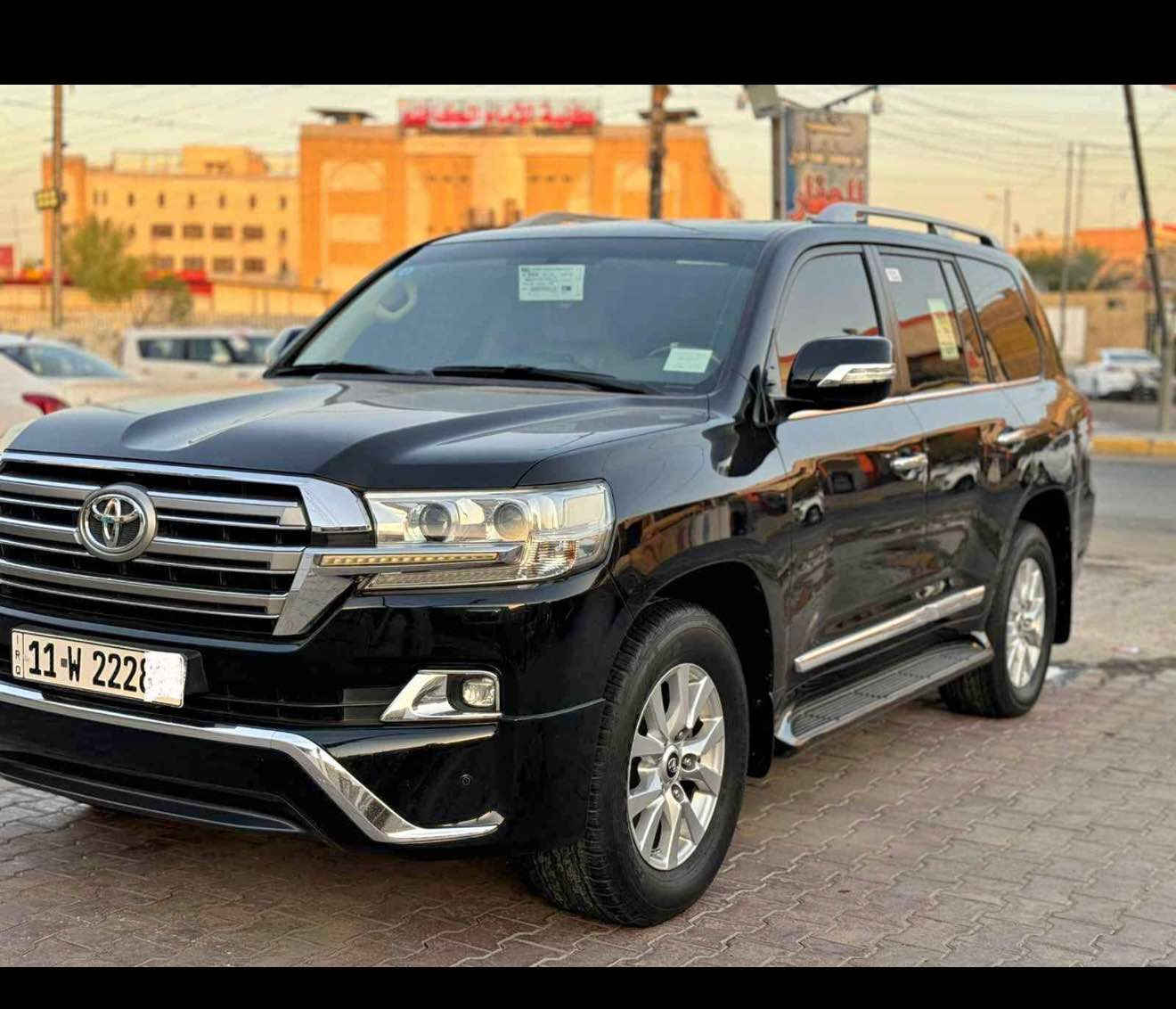 السلام عليكم 
للبيع لاندكروز Gxr جديدةموديل 2017 فطيم اصلي باب اول رقم بغداد جديدمشروع وطني مميز سنوية وهزة جديدة سيارة جديدة بيها بارد صبخ دوسه باب خلفي فقط كير ومحرك وصدر مكفولة تخم تايرات جديد شركةاصلي استخدام شخصي 
المواصفات 
1.ايرباك 8
2.كشنات جلد كهرباء
3.داخل بيجي 
4.تشغيل عن بعد 
5.حساسات امامية خلفية
6.مرايا كهرباء 
7.ثلاجة 
8.كامرة 
9.لايتات زنون
10.تحكمات استيرن 
11.موس وتحكمات 
12.انارة داخلية 
13. تغليف ppf
13. وبعد هواي مواصفات مال فطيم 
السعر 52000 وبيها مجال بيع فقط  استخدام مال بيت للاستفسار الاتصال على الرقم *********** بغداد, العراق
