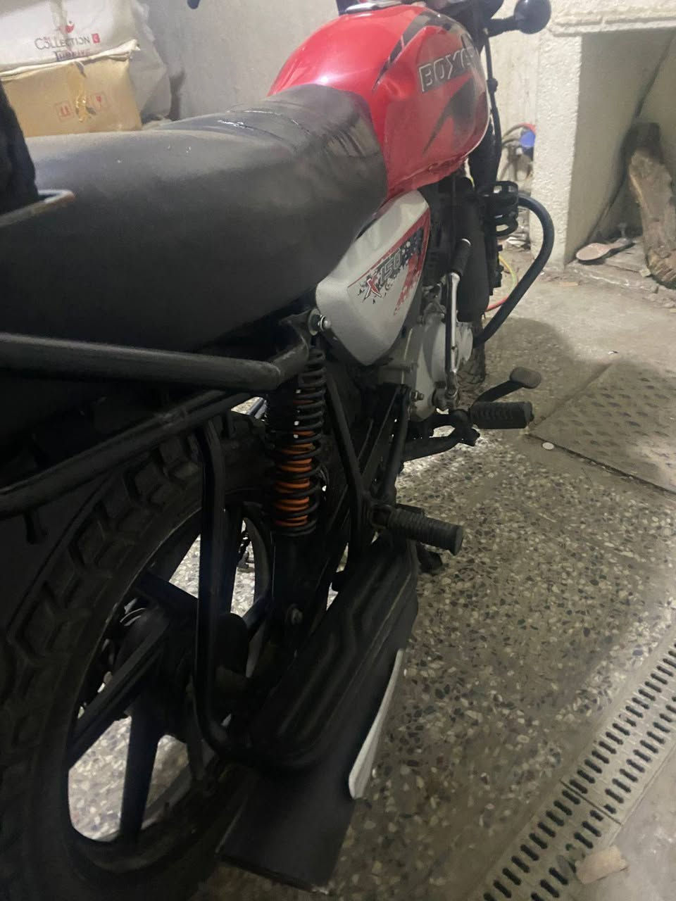 عندي هاي البوكسر للبيع رقم جديد بيها الماشه بيها. شمره  بس بدون دبلات  لان  جانت بل حجز وشامريها شمر من
 الكرين مال مرور واشاره  ليوره مكسوره   والصينيه مالتها  موجوده  يعني يرادلها بس شد
سعرها مليونين
موديل ٢٢
الشراي يتصل
***********
***********
