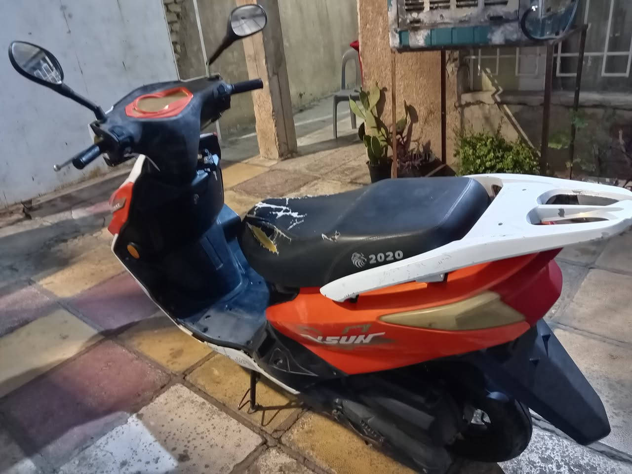 السلام عليكم درجة للبيع سكنس صيني كهربائيات شغالة السعر ١٧٥ وبيهة مجال التصال على الرقم ***********
