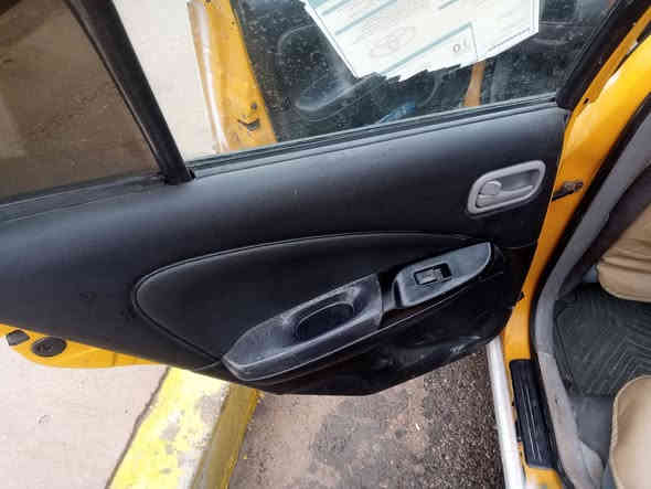 السلام عليكم
سني للبيع 
موديل 2001
رقم بغداد دولي 
تحويل مباشر 
صفره مؤسسه تحويل الى ابيض بقرار مرور
السياره جاهزة من كلشي بشرط ابره ماتحط عليها يأخذها 
باذن الله 
بيها لخه بسيطه براس جاملغ امامي ولخه شوي من وره حتى مابينها بس حك الله لازم نذكر 
محرك وكير خير من الله 
كير عادي
صدر جديد كهربائيات جديد 
داخل جيد جدا دوشمه 
السعر 66 وبيها مجال  
عنوان الأنبار . حديثه.بروانه
رقم هاتف ***********
