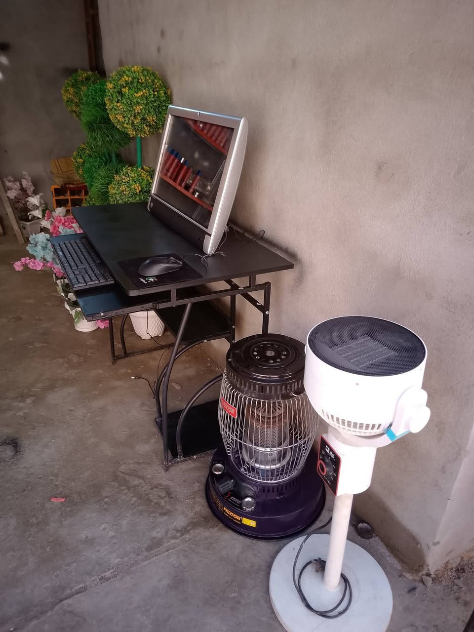 شلع ب150 الف
حاسبه وميز وصوبه نفطيه وصوبه كهربائية هواء حار

وذني الشجرات وياهه كربلا حي العامل

*********** كلهن ب150 الف 145 مابيع
