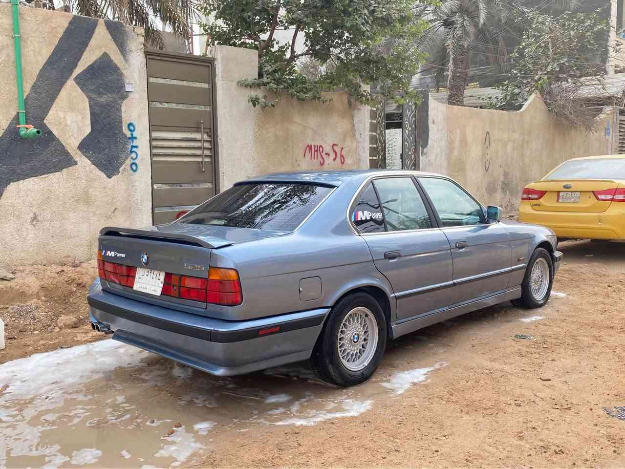 السلام عليكم 
للبيع BWMدبليو🚀🔥
لون ازرق غير محدد 🚀🔥
اصل 525
موديل 96🔥🚀
رقم بصره سنويه جديده 28 مشروع وطني❕✅
تحويل مباشر❕✅
محرك (مسكر) جديد _V6❕✅
كير اوتو بشرط محرك بشرط مكفول  سياره طيران ❕✅
السياره مصبوغه عام لجماليه❕✅
مكفوله من الضربه❕✅
صدر امامي خلفي بشرط 
ويل جديد ❗️✅
تخم تاير جديد❗️✅
صدر جديد❗️✅
حداديه بشرط ❗️✅
كهربائيات سياره كله شغال✅
السياره جاهزه من جميع النواحي🔥✈️
مابيه اي نقص 🔥🚀
السعر :65 وبيع مجال اي استفسار اتصل وتدلل 
رقمي /***********
مكان السياره/ البصره الزبير, البصرة
