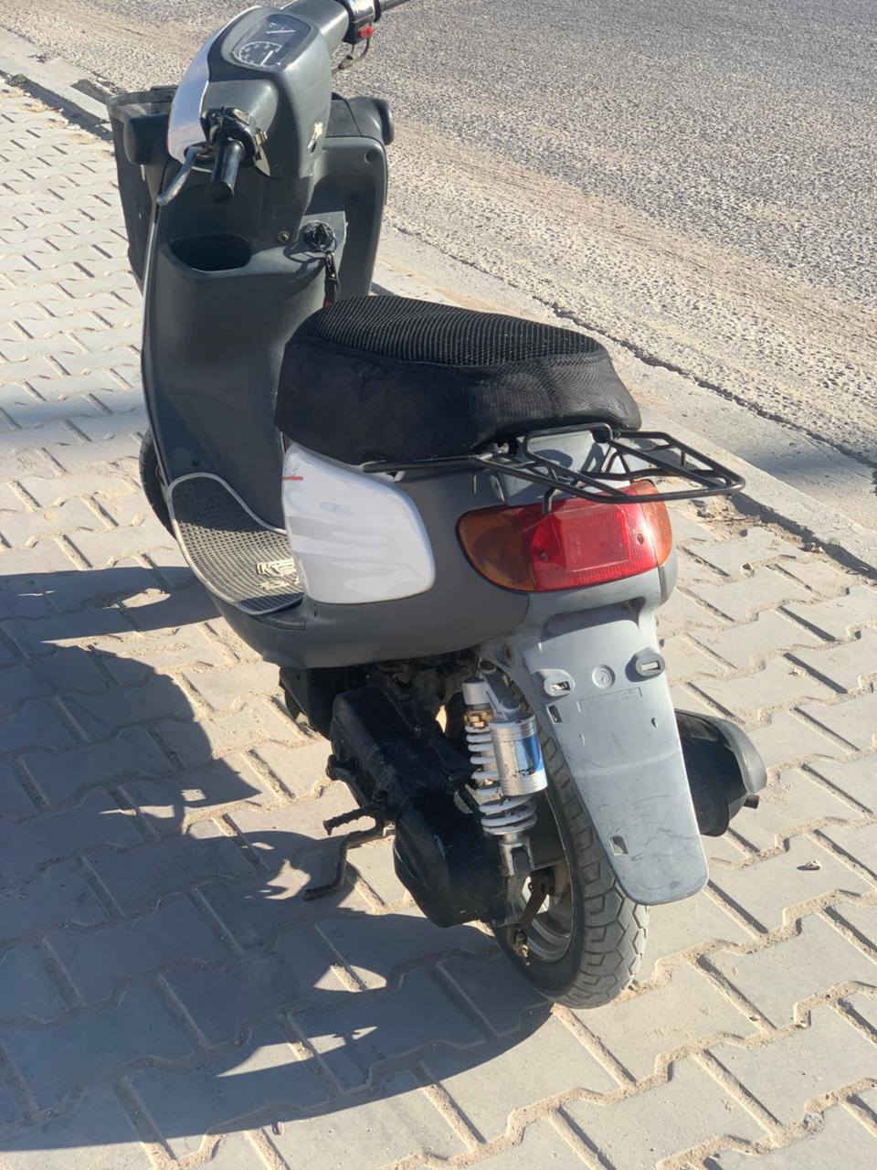 سلام عليكم دراجه نضيفه حيل نكره سلف مكانه الحولي قرب مستشفى الكفيل سعر 350وبيه مجال ***********
