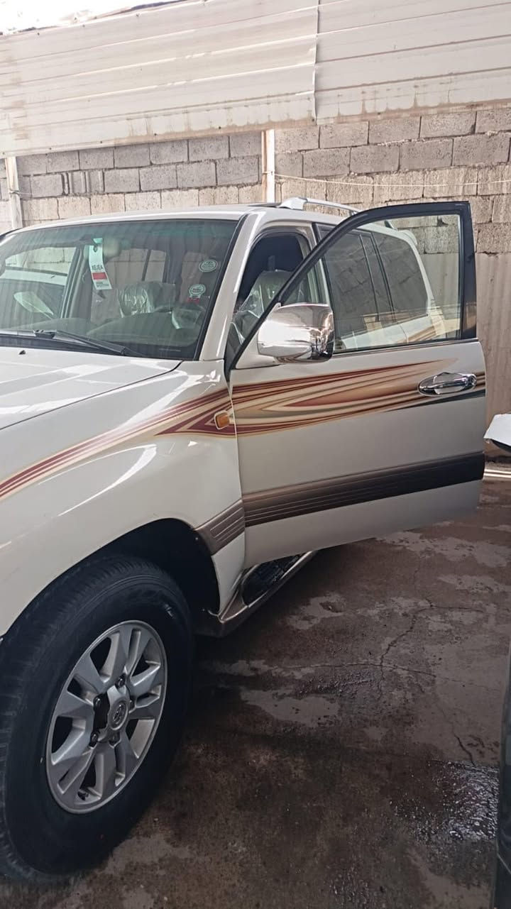 سلام عليكم للبيع مونيكا موديل 2006 السياره.بريمي اصلي  كشنات جلد فتحه سلايد كشنات كهرباء ثلاجه  السونار مرفق بصور  السعر 220 وبيه مجال بصيط الاتصال *********** مكان ديالى بعقوبه
