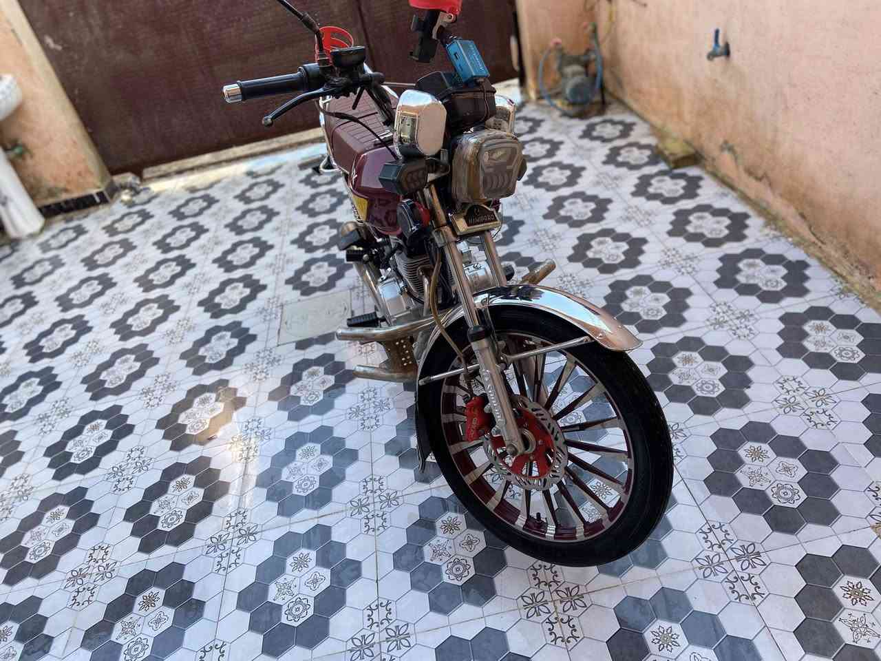 السلام عليكم سيڤان للبيع  ٢٤ شكل ٢٥  دراجه خيرر من الله 
عده الاشارت اليسره الخلفيه  متشتغلل بس هاي  
السعر ٦٧٥ وبي مجال  ***********
