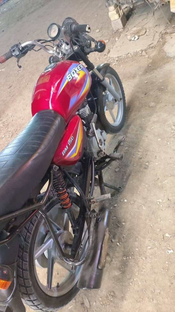 سلام عليكم 
دراجه بوكسر مكفوله مكينه وكلشي أوراق ضايعه السعر 700وبيه مجال المكان بغداد جسر دياله الجديد ***********هذا رقمي
