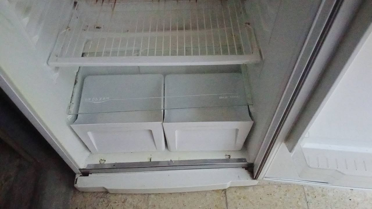 السلام عليكم ثلاجة للبيع حجم الكبير سعرهة 250وبيهة مجال للاستفسار *********** موجود واتساب
