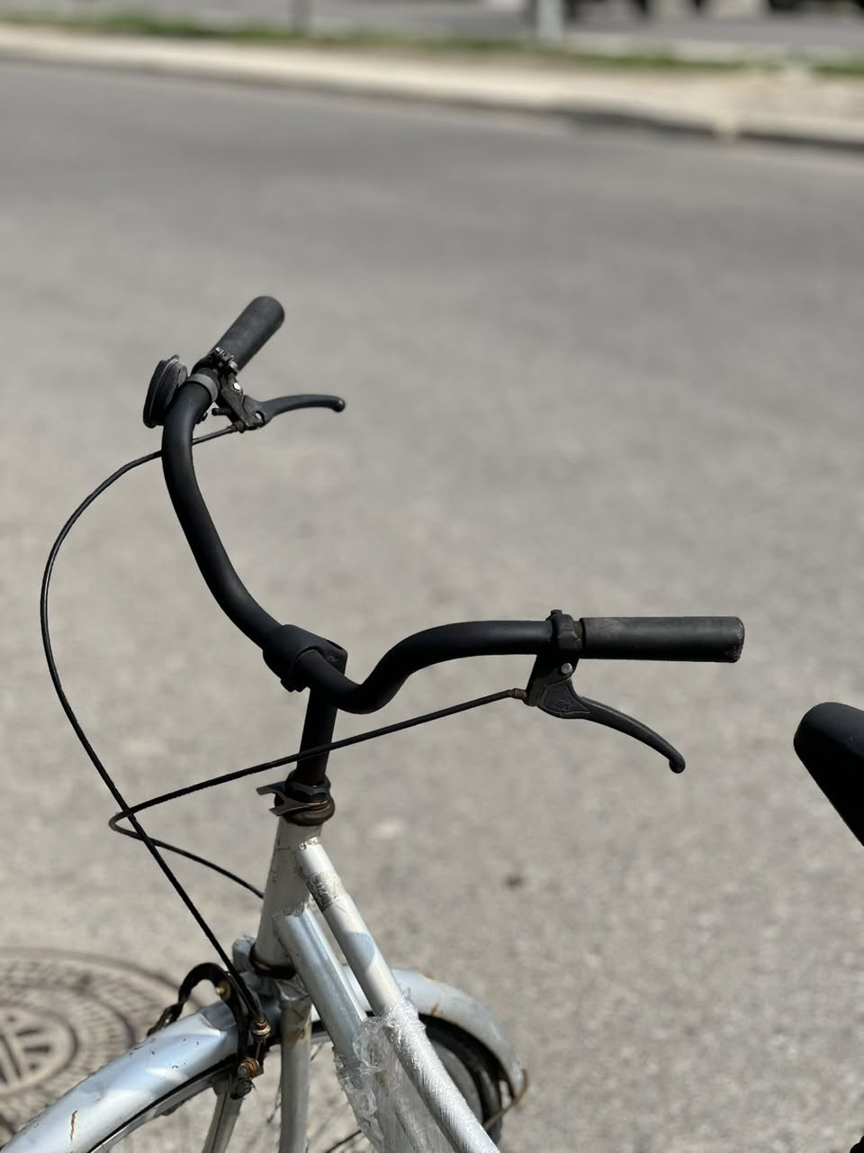 �✨ بايسكل عبد الحليم ✨🚲
🔹 الصنع: ياباني 🇯🇵
🔹 الحالة: نظيف وجاهز للاستخدام

📌 المواصفات:
✔️ البريك شغال
✔️ 
✔️ التايرات + الجوب جدد 🆕

✔️ هيكل قوي يتحمل الاستخدام اليومي

✔️ بي حامل خلفي (للتحميل)

💯 مناسب للمشاوير اليومية أو التوصيل

💰 السعر: 50,000 دينار عراقي بي مجال


**إذا كنت صاحب هذا الإعلان وتريد حذفه لأي سبب، رجاءا أرسل رسالة إلى الدعم الفني**