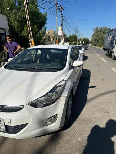 السلام عليكم الانترة موديل 13  خليجي شركه عامه السيارة  سيارة بيها صبغ قبق الجنطه واطراف الجاملغات الخلفيه اما الباقي كله مكفول رقم اربيل سنويه ساقطه السيارة من ناحيه صدر باتري تخم تاير كله جديد كير مكفول مكينه مبدل بيها كازكيت قبل فترة والحمدالله نضبطت السيارة سابقا جنت لازك عليها فابلون ومحترك وصار شكله محلو ولزكت فوكا غير هذني تبريد تدفاء منضومه جديدة غير الكلته تاخذ السيارة بلاش وتروح  
مكاني بغداد الكرخ السعر 100 وبيها مجال قليل 
***********
