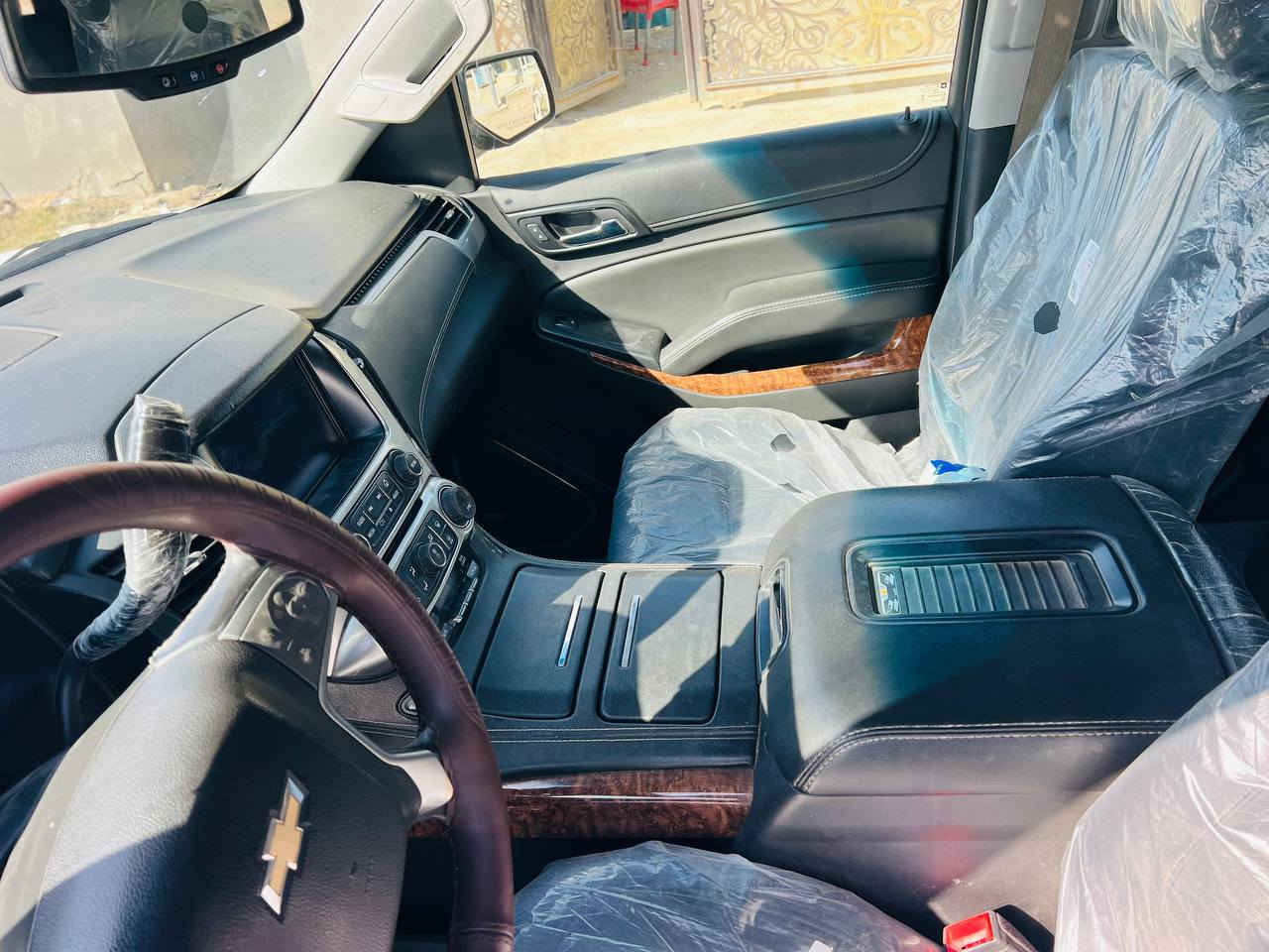 تاهو برايمر موديل ٢٠١٧ رقم بغداد انكليزي
فول مواصفات بصمات ابواب وتشغيل رادارات حساسات جانبيه وخلفيه نقطة عميا كشنات جلد منفصل سياحي اشارات بالمري  قاصه سريه وبعد بيها هواي مواصفات. 
وارد امريكي بيها ٣ قطع اثنين صبغ وحده تبديل بلادي نفس اللون 
السعر ٢٩٠ $ وبيه مجال ***********
***********
