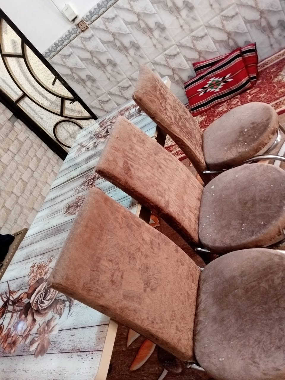 السلام عليكم عندي ميز مال طعام يتكبر ويتصغر مع ثلاثه كراسي للبيع بسعر 150 وبيه مجال بسيط


**إذا كنت صاحب هذا الإعلان وتريد حذفه لأي سبب، رجاءا أرسل رسالة إلى الدعم الفني**